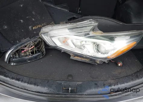 2018 Toyota Rav4 Xle из США, поврежденный, VIN JTMWFREV3JJ184752